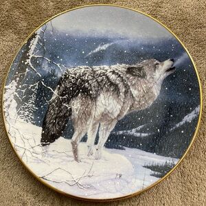 Hamilton Collection "Lone Wolf" 8 1/4” Collectors Plate